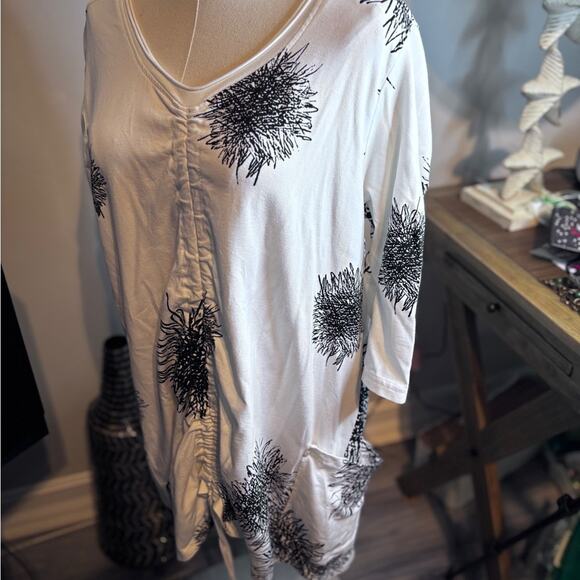Tulip Clothing Murray Ivory Scribble Tunic by Snapdragon & Twig Size Small - Picture 8 of 8